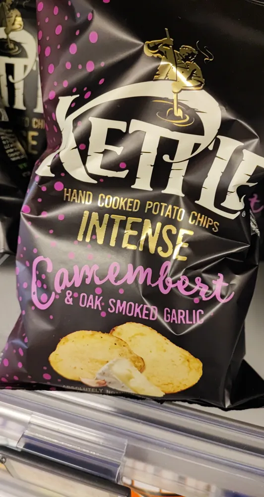 Hand Cooked Potato Chips Intense Camembert & Oak Smoked Garlic