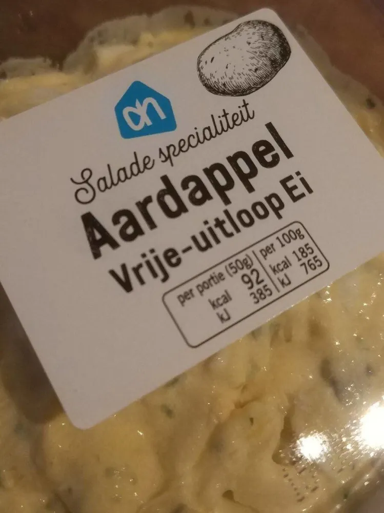 Aardappelsalade met gekookt ei