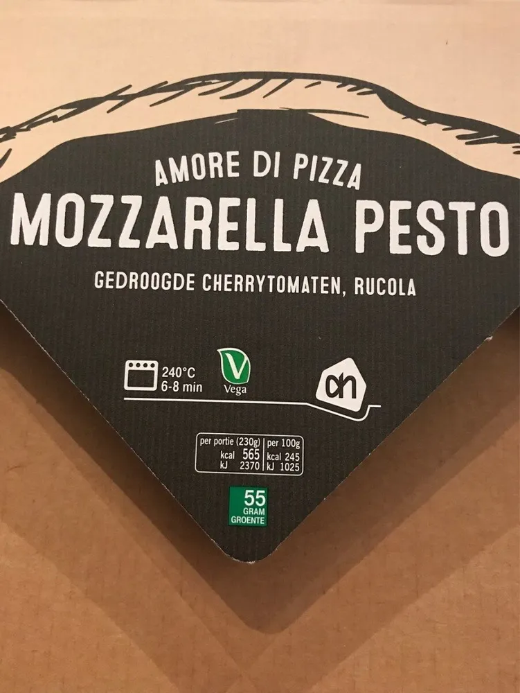 Mozarella pesto pizza