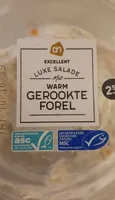 luxe salade met warm gerookte forel