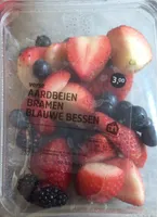 Verse aardbeien, bramen en blauwe bessen