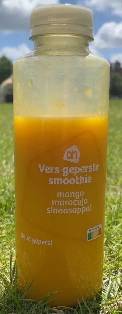 Vers geperste smoothie mango maracuja sinaasappel