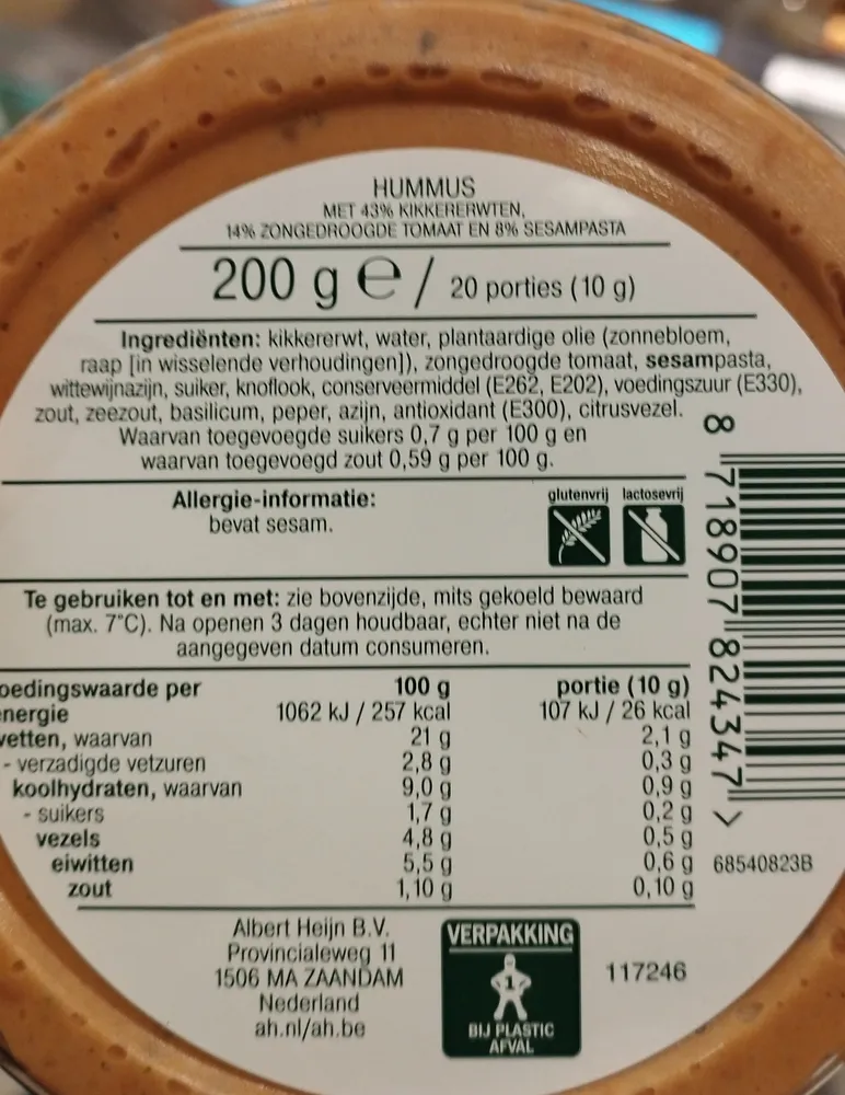 Hummus met zongedroogte tomaat en sesampasta