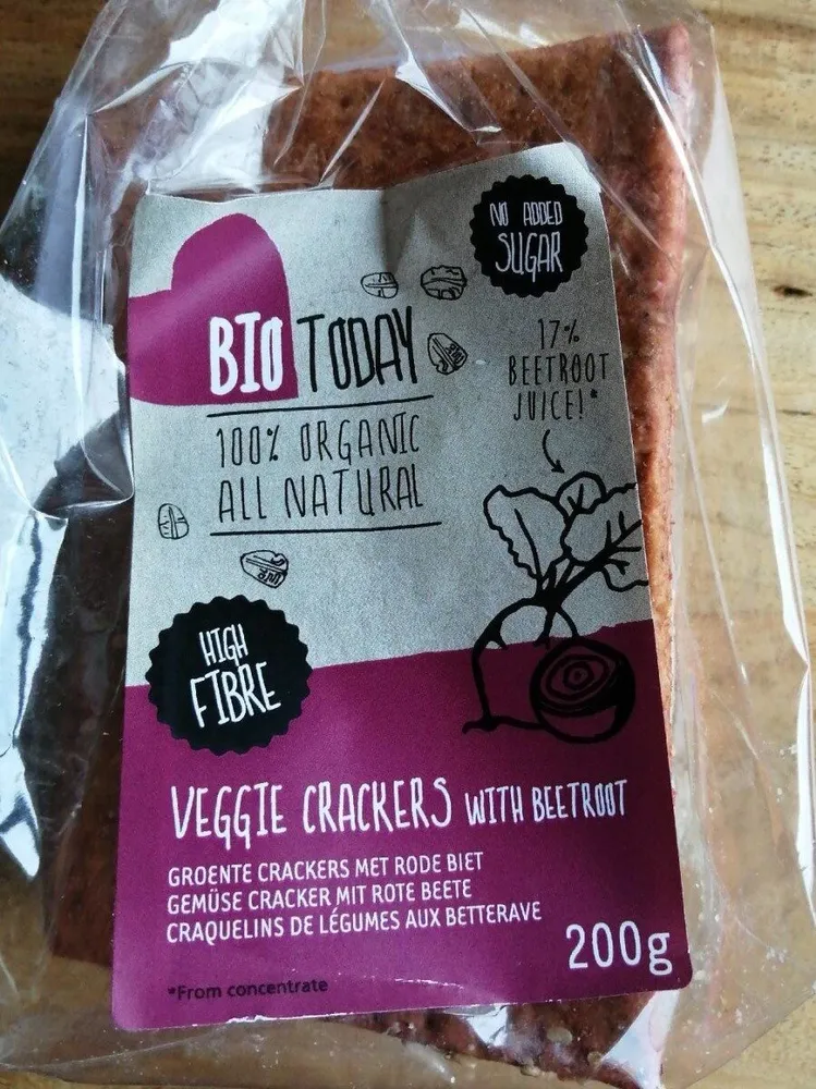 Veggie crackers with beetroot