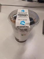 breakfast pot Greek styl yoghurt forest fruit
