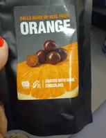 Boules de fruit orange enrobée de chocolat noir