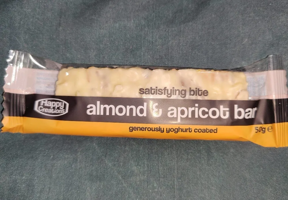 Satisfying bite almond & apricot bar