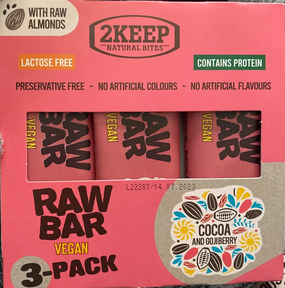 Raw bar vegan cocoa and gojiberry