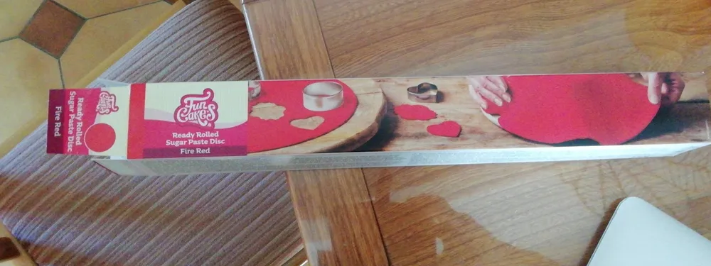 Ready rolled sugar paste disc fire red