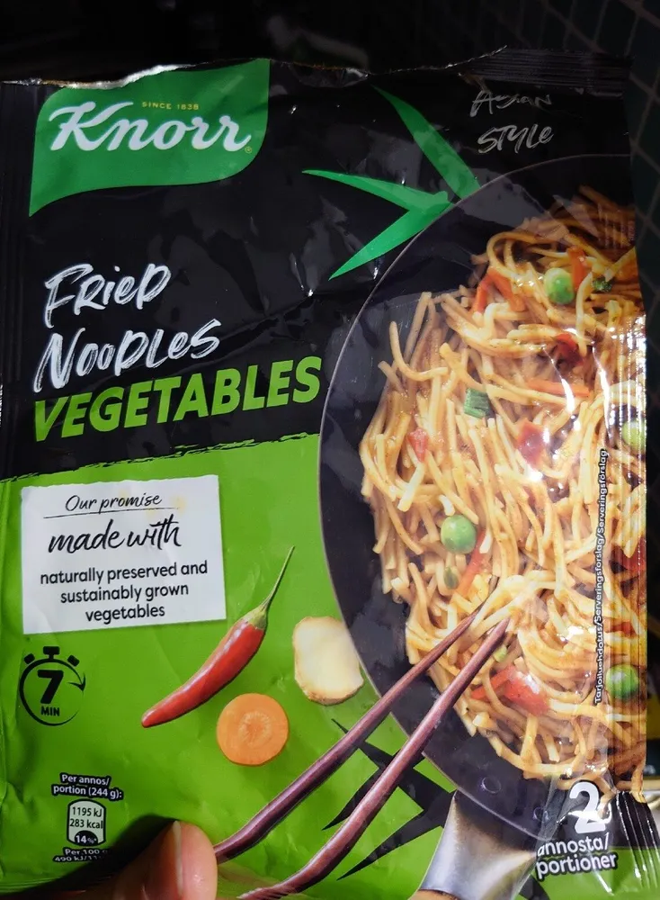 fried noodles vegetables