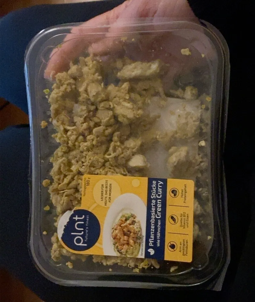 Pflanzenbasierte Stücke wie Hänchen Green Curry