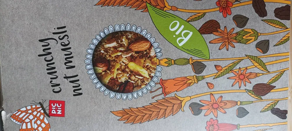 Crunchy nut muesli
