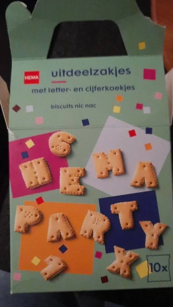 Uitdeelzakjes met letter- en cijferkoekjes