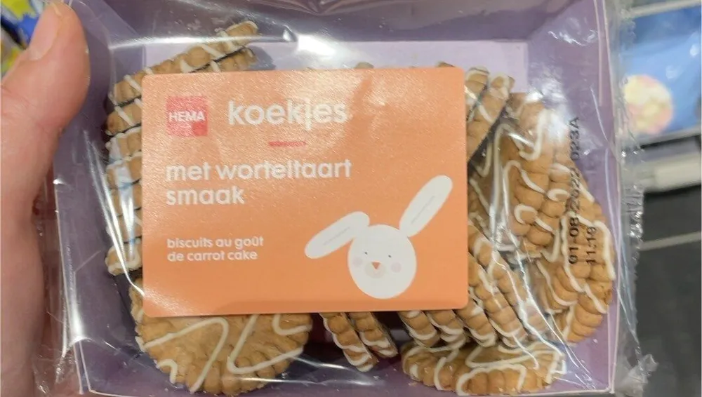 Biscuit carrot cake