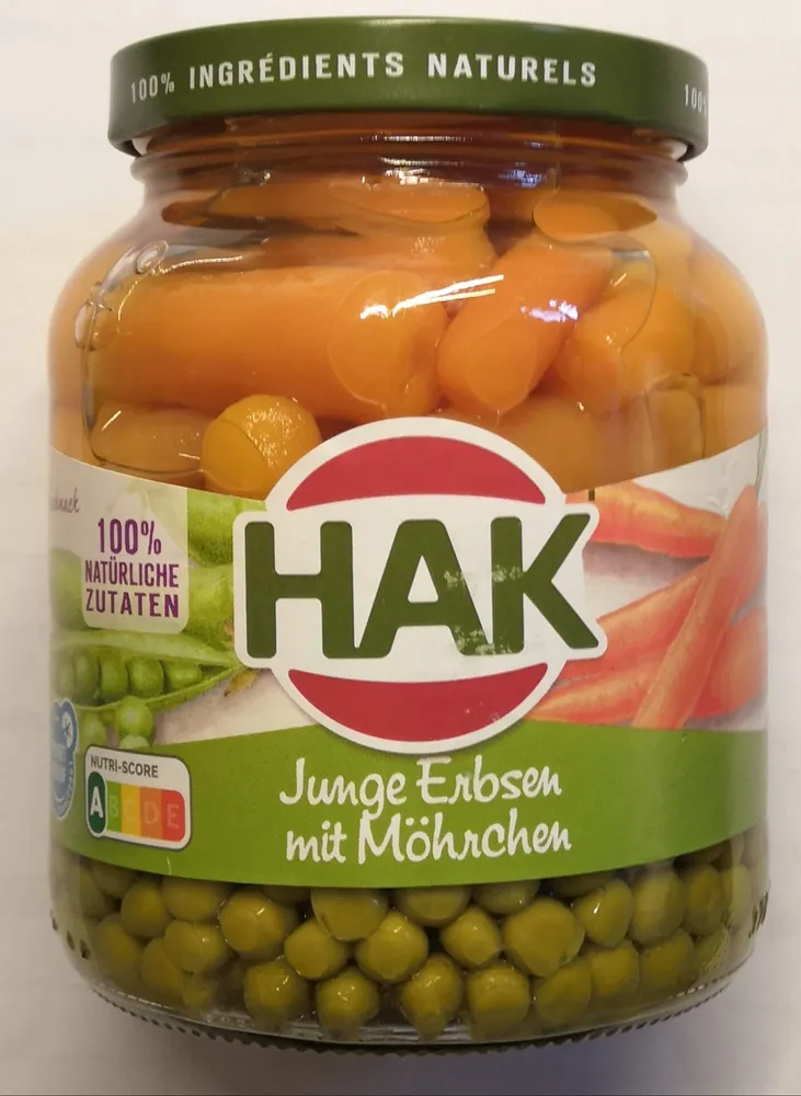 Junge Erbsen mit Möhren
