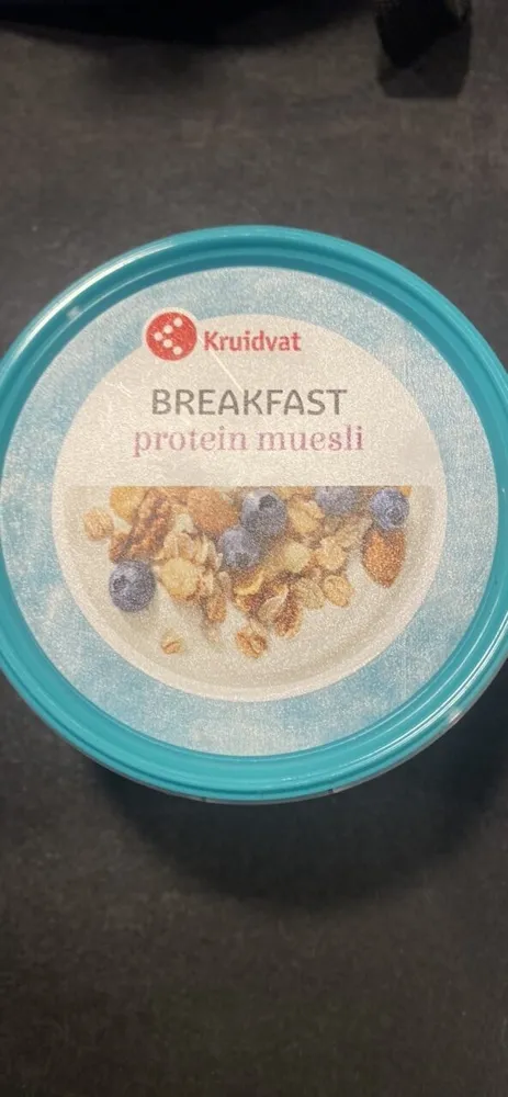Breakfast protein muesli