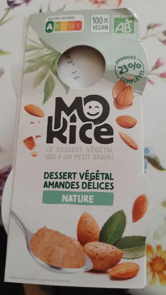 Dessert végétal amandes délicieuses nature