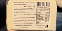 croccante di nocciole ricoperto di ciocccolato fondente