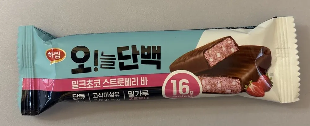 Milk Choco Strawberry Bar