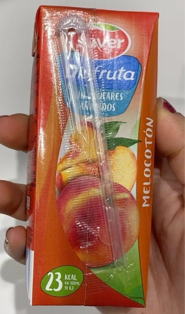 Bebida refrescante de zumo de melocotón