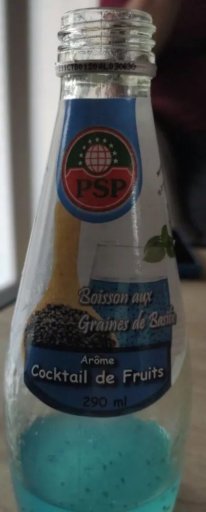 Boisson aux graines de basilic arôme cocktail de fruits