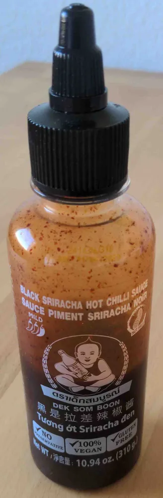 Black Sriracha Hot Chilli Sauce