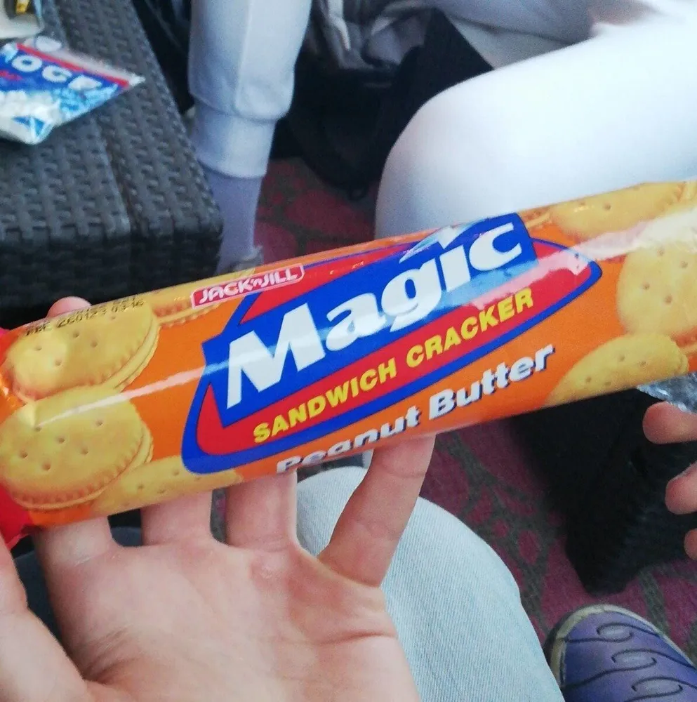 Magic sandwich cracker