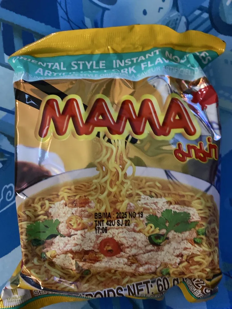 Oriental style instant noodles, artificial pork flavour