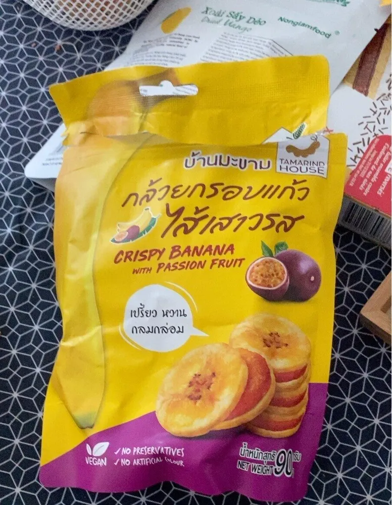 Crispy banana with passion fruit