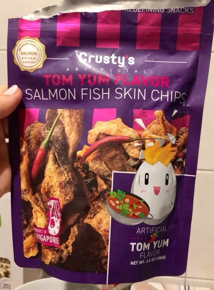 Salmon fish skin chips