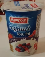 Yoghurt mixed berries