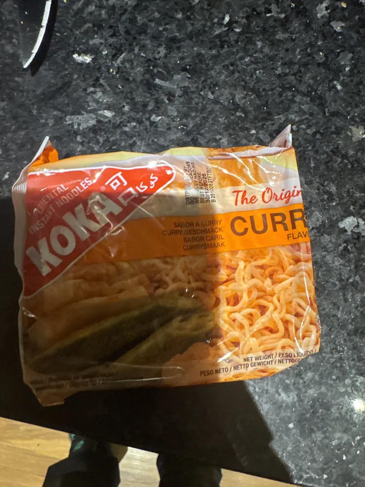 CURRY FLAVOR ORIENTAL INSTANT NOODLES