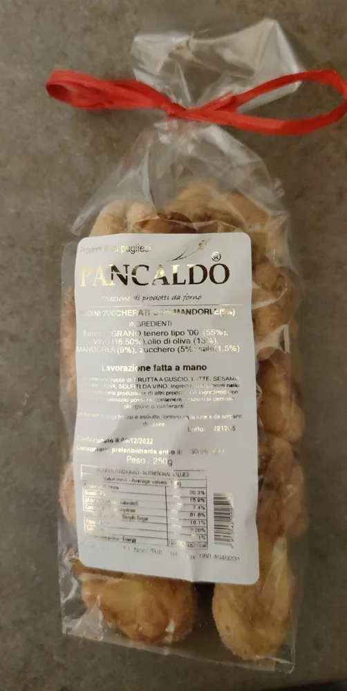 Nodini zuccherati con mandorle
