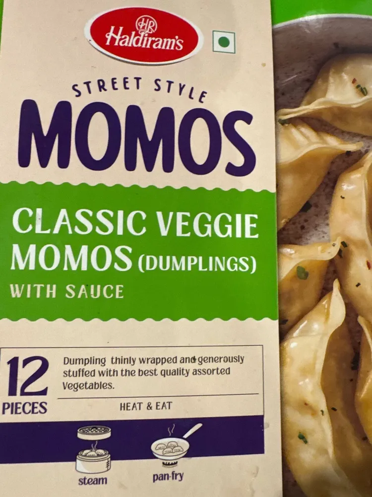 Street Style Momos