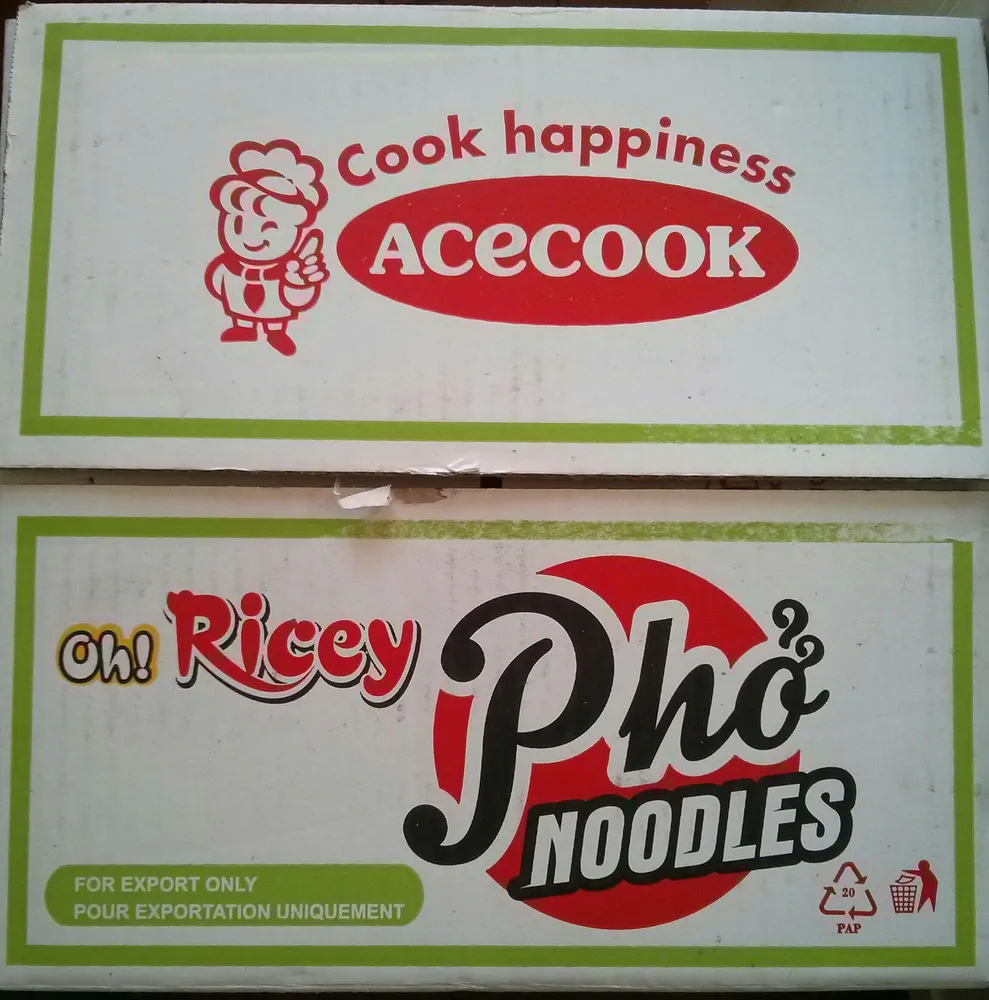 Artificial Chicken Flavour Pho instant rice noodles
