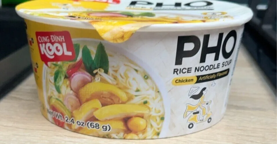 Pho rice noodle soup chicken