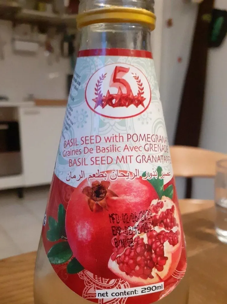Jus grenade avec graines de basilic