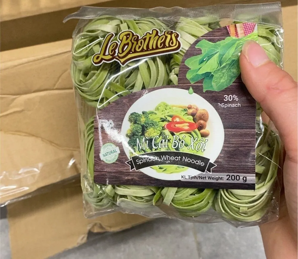 Spinach wheat noodles