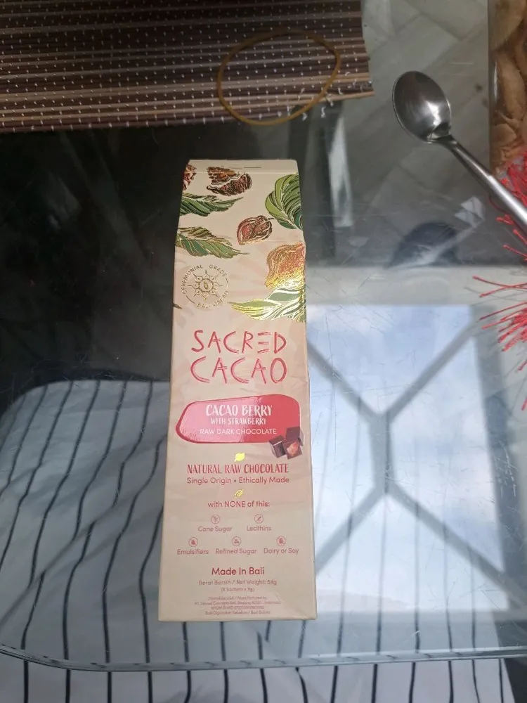 Cacao Berry With Strawberry Raw Dark Chocolate