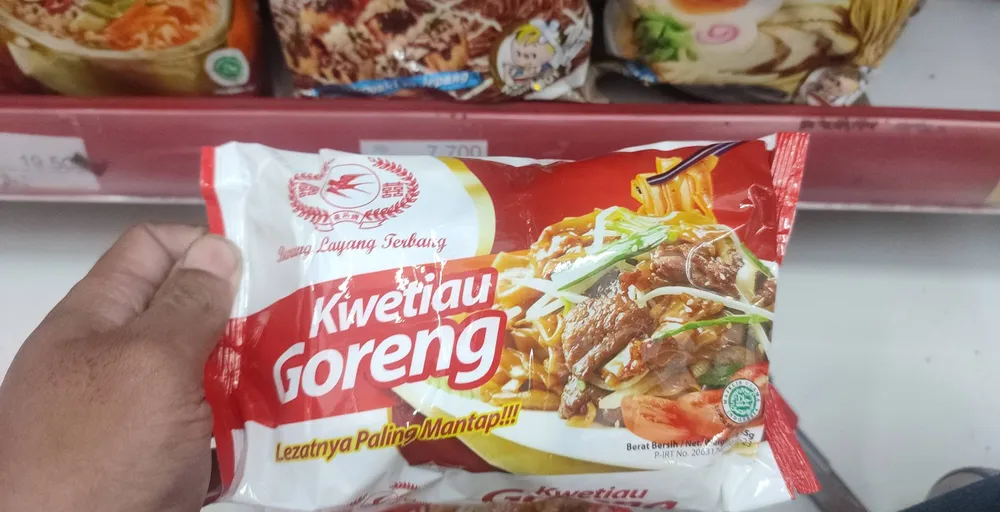 Burung layang kwetiau goreng