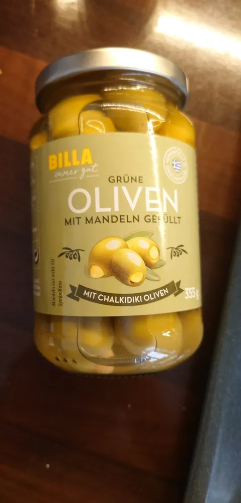 grüne Oliven mit Mandeln eingelegt