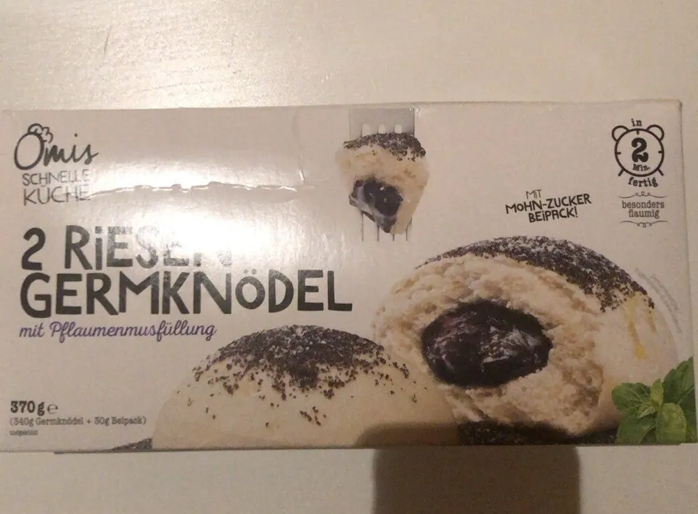 2 Riesen Germknödel mit Pflaumenmusfüllung