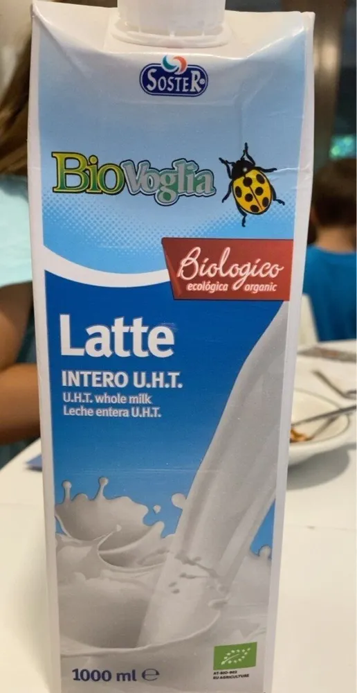 Latte intero u.h.t.