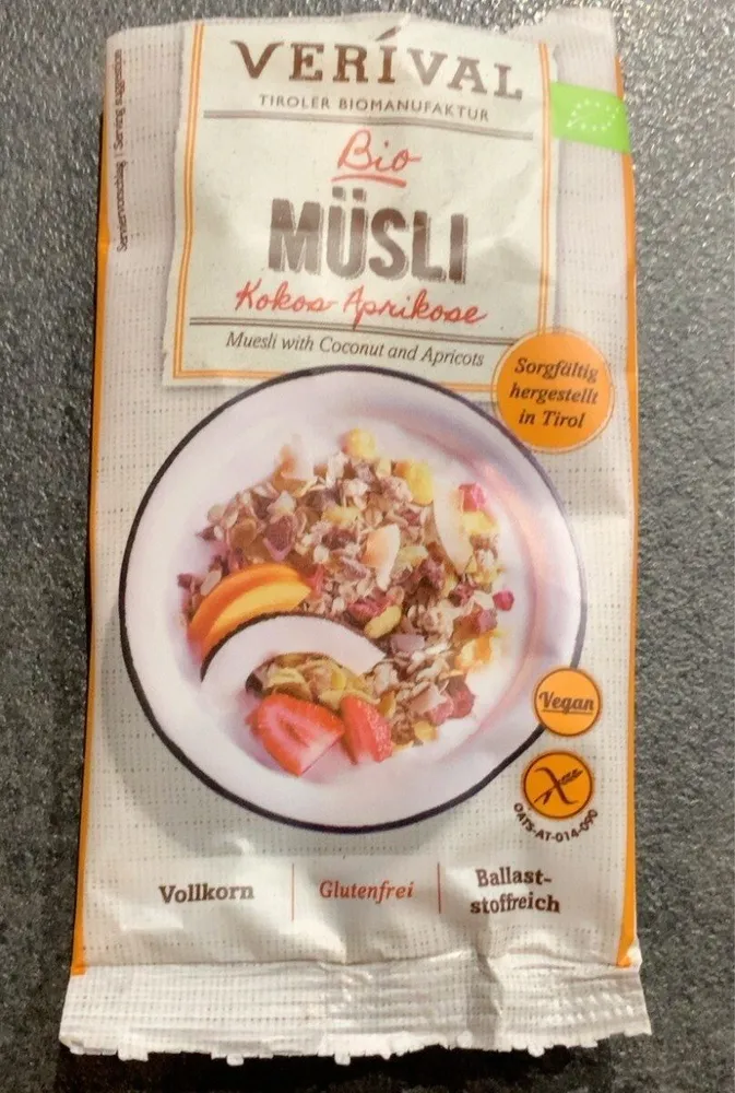 Müsli coconut and apricots