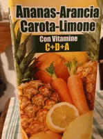 Succo di ananas arancia carota limone