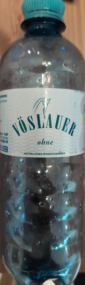Natürliches Mineralwasser