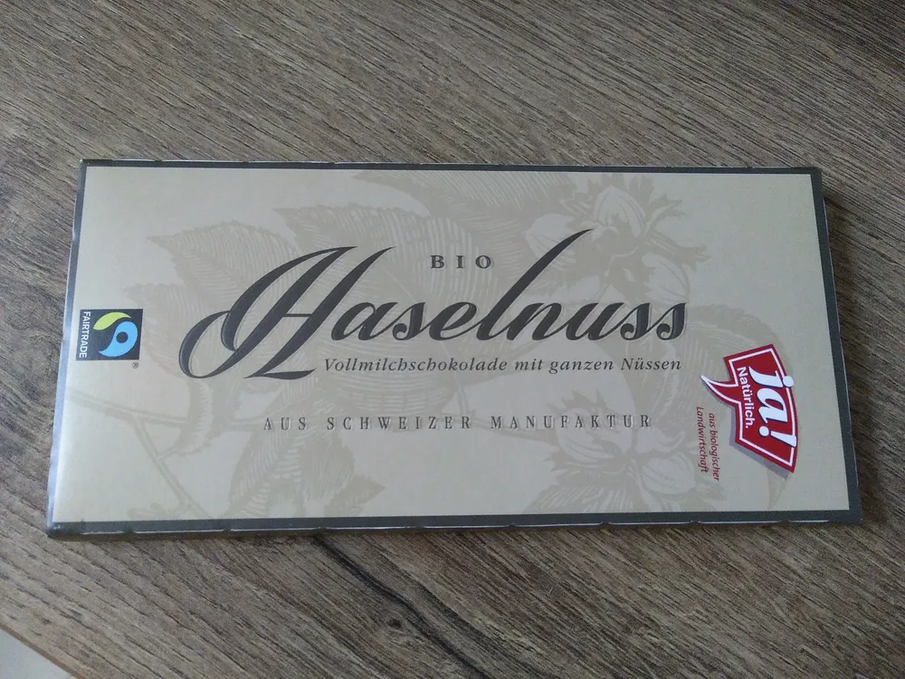 Bio Haselnuss Vollmilchschokolade mit ganzen Nüssen