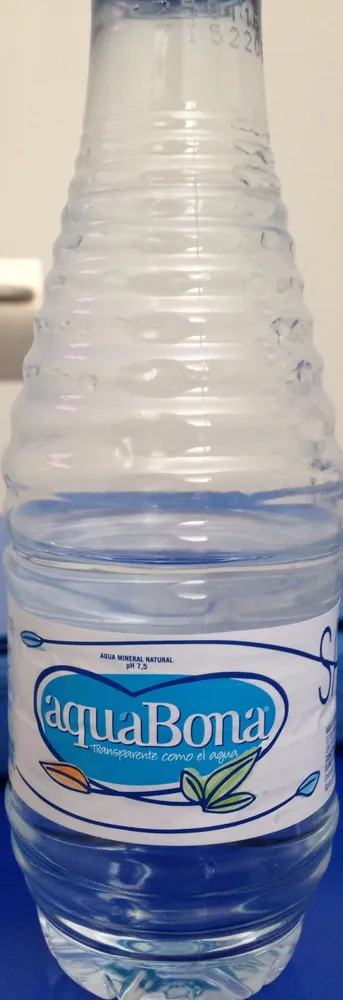 Agua mineral natural