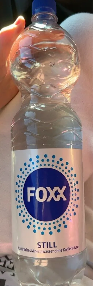 Natürliches Mineralwasser ohne Kohlensäure