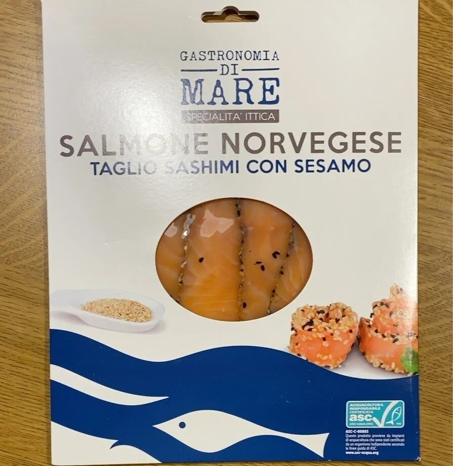Salmone norveggese taglio sashimi con sesamo